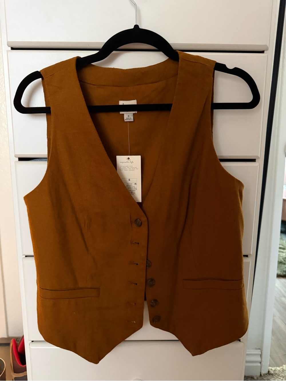 Sleeveless Button-Front Vest in Rust Brown